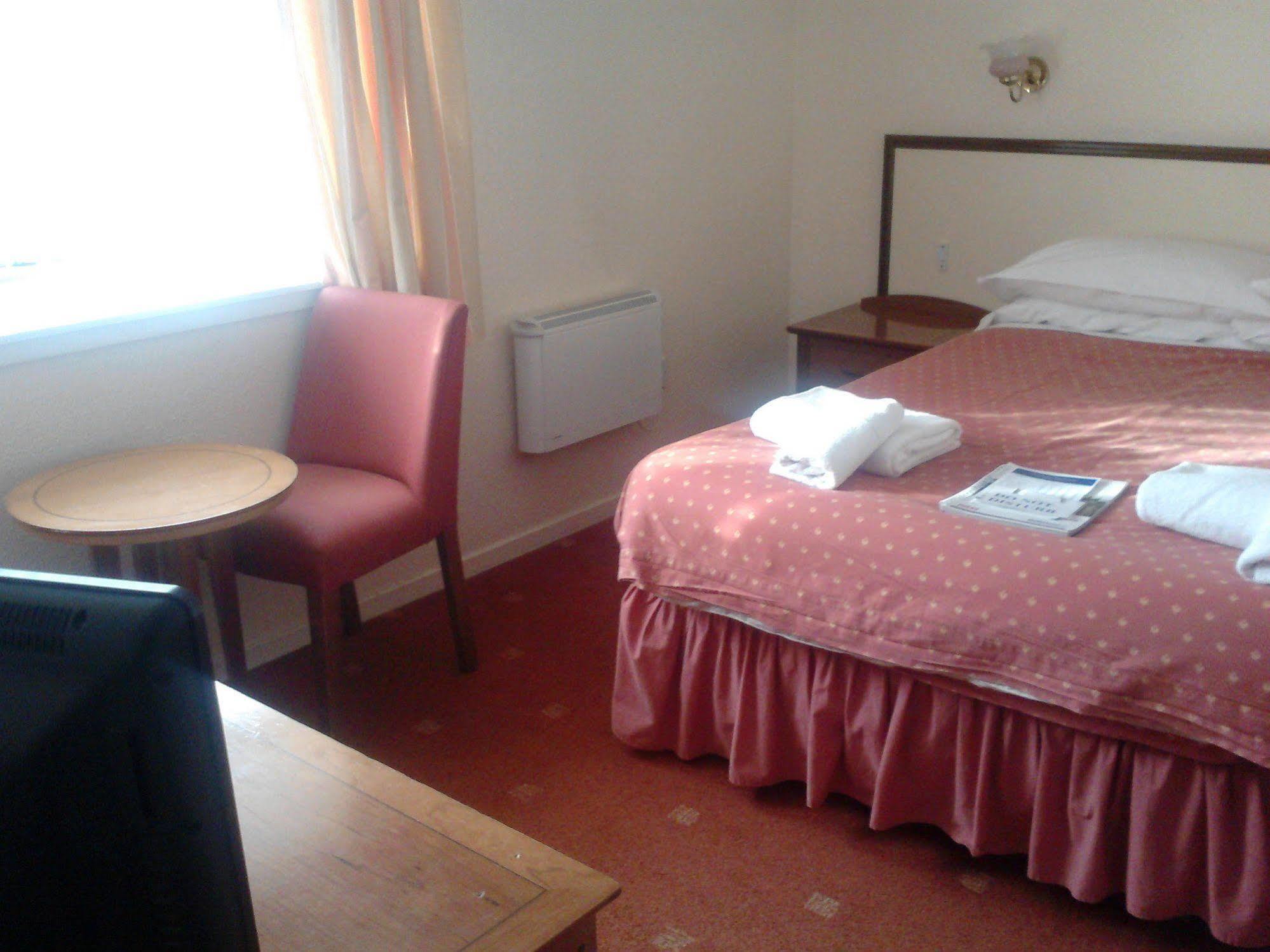 The Royal Hotel Blairgowrie and Rattray ภายนอก รูปภาพ