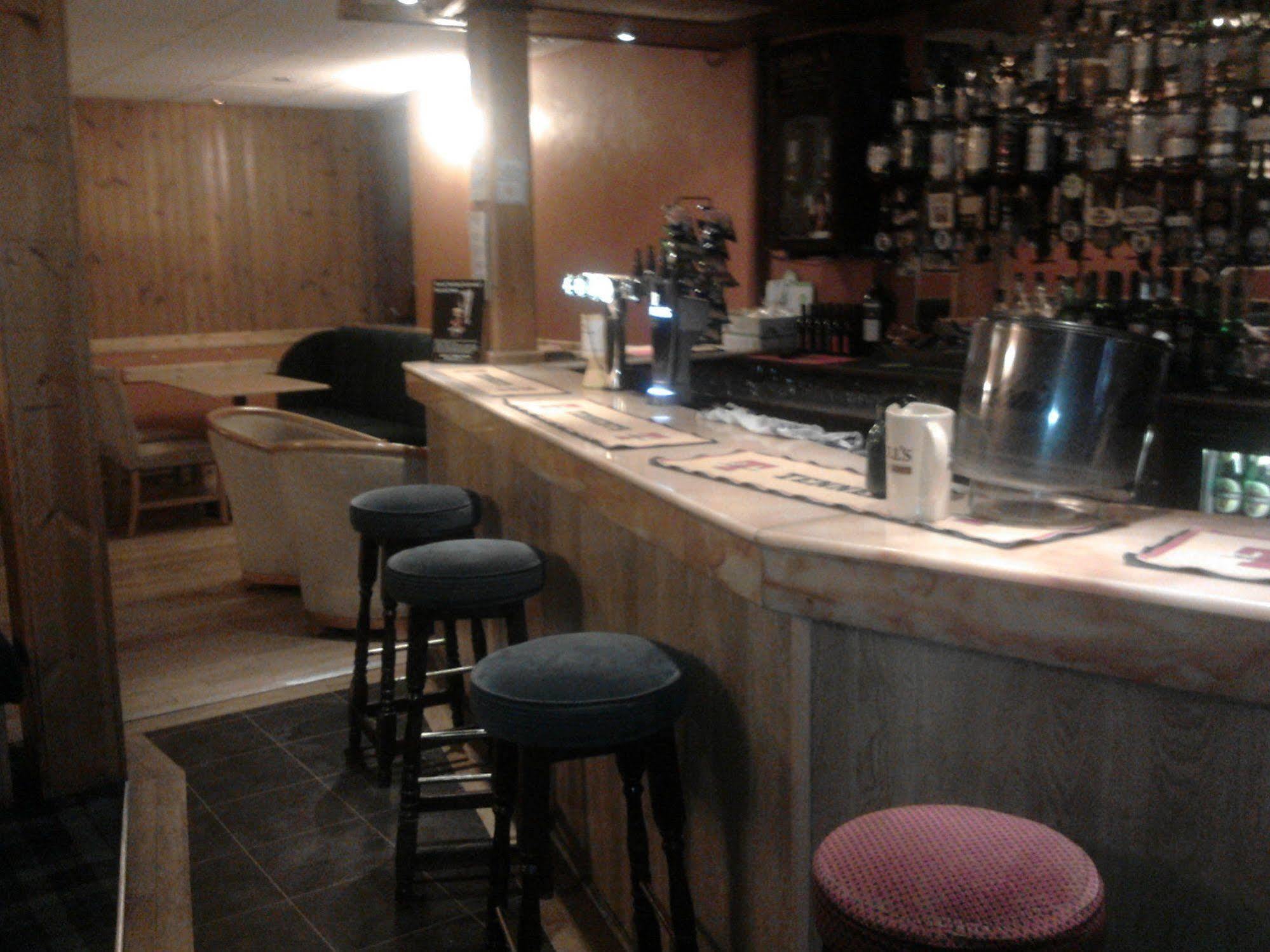 The Royal Hotel Blairgowrie and Rattray ภายนอก รูปภาพ