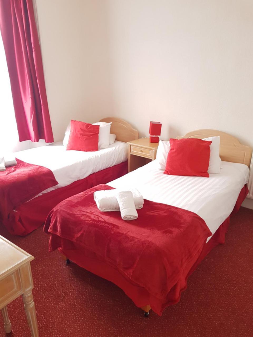 The Royal Hotel Blairgowrie and Rattray ภายนอก รูปภาพ