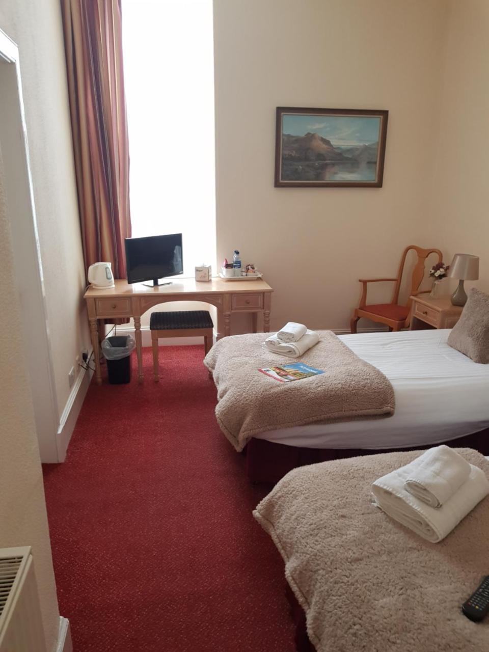 The Royal Hotel Blairgowrie and Rattray ภายนอก รูปภาพ