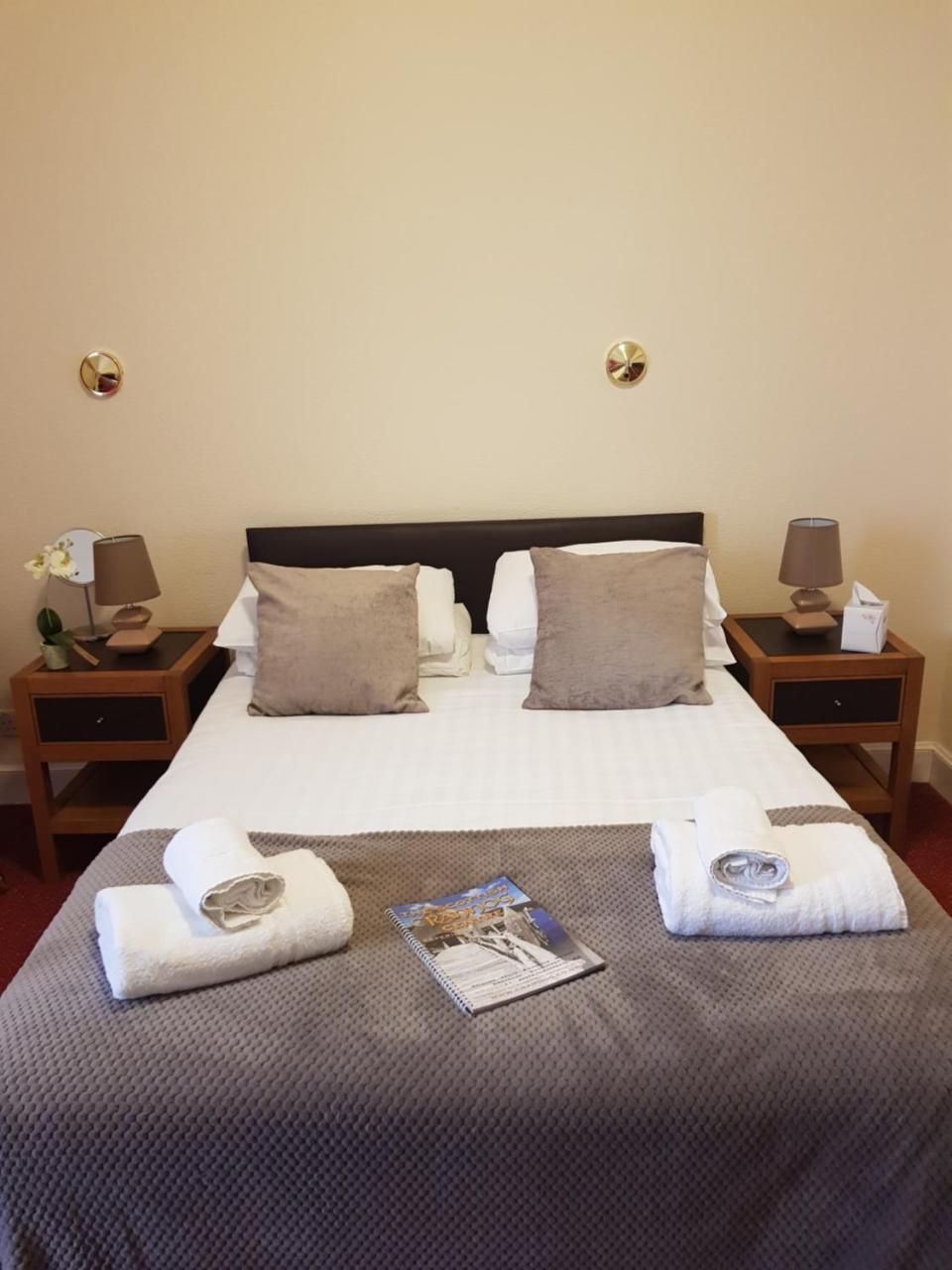The Royal Hotel Blairgowrie and Rattray ภายนอก รูปภาพ